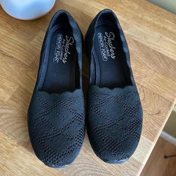 Skechers Strech Fit Air Cooled Memory Foam Black Shoes - Picture 2 of 7